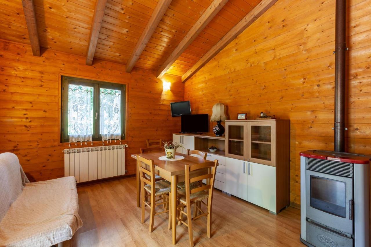 Villaggio Anemone Chalet Fragolina Capanne di Sillano Εξωτερικό φωτογραφία